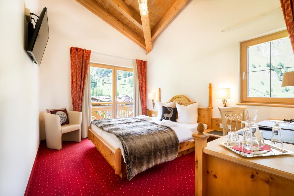 Chasa Castello Relax & Spa Самнаун Стая снимка